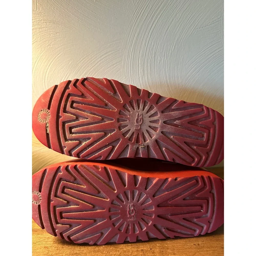 Uggs Classic clear mini boots in samba red, size 7